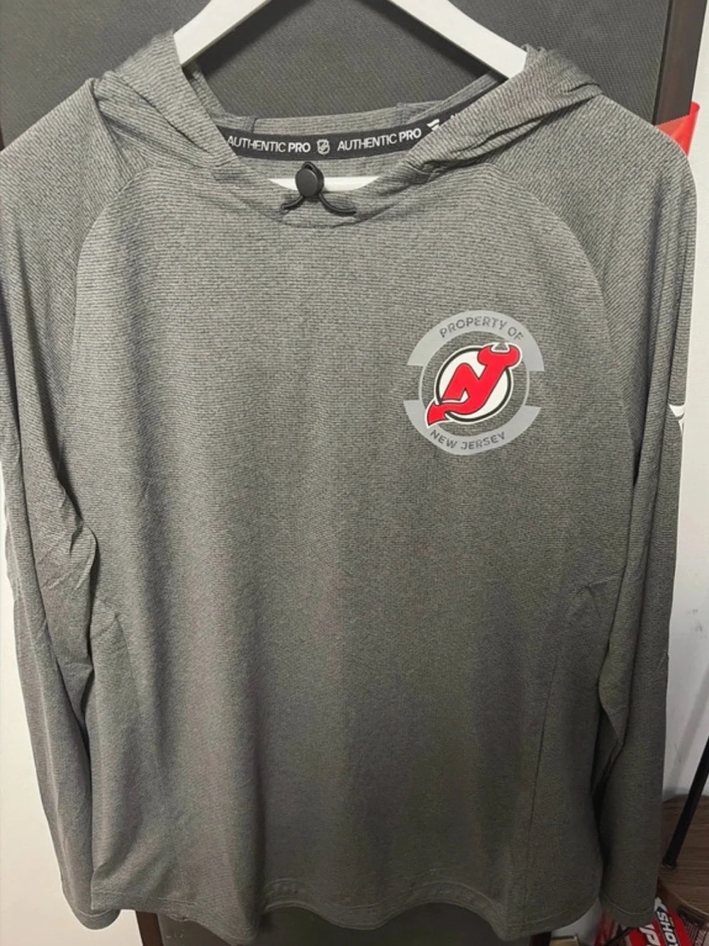 Brand New Men’s Size Large New Jersey Devils Hoodie